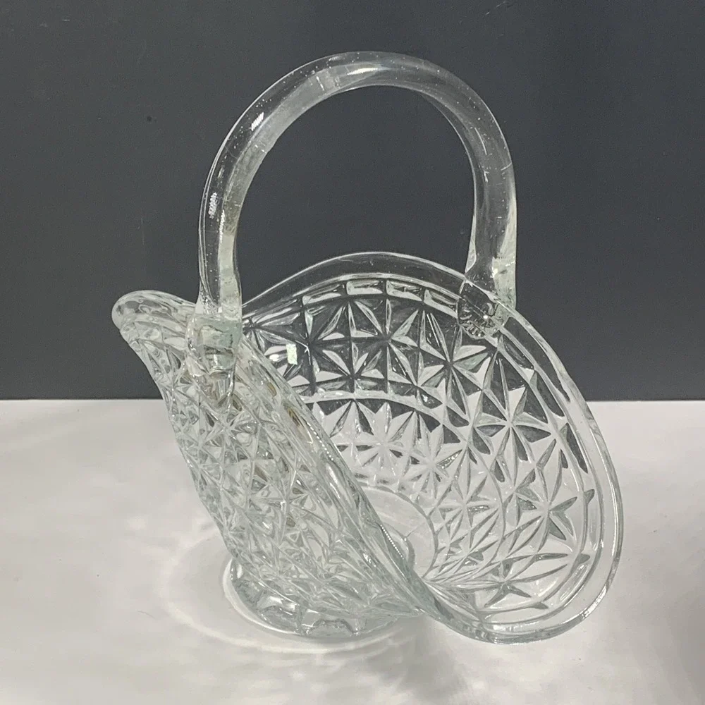 L.E. Smith Clear Pressed Glass Basket Daisy Button Pattern Applied Handle Vtg